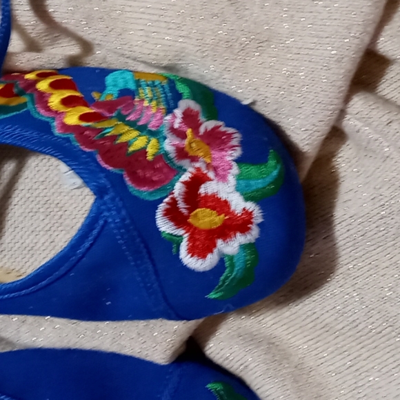 Sandals - Picture 2 of 4